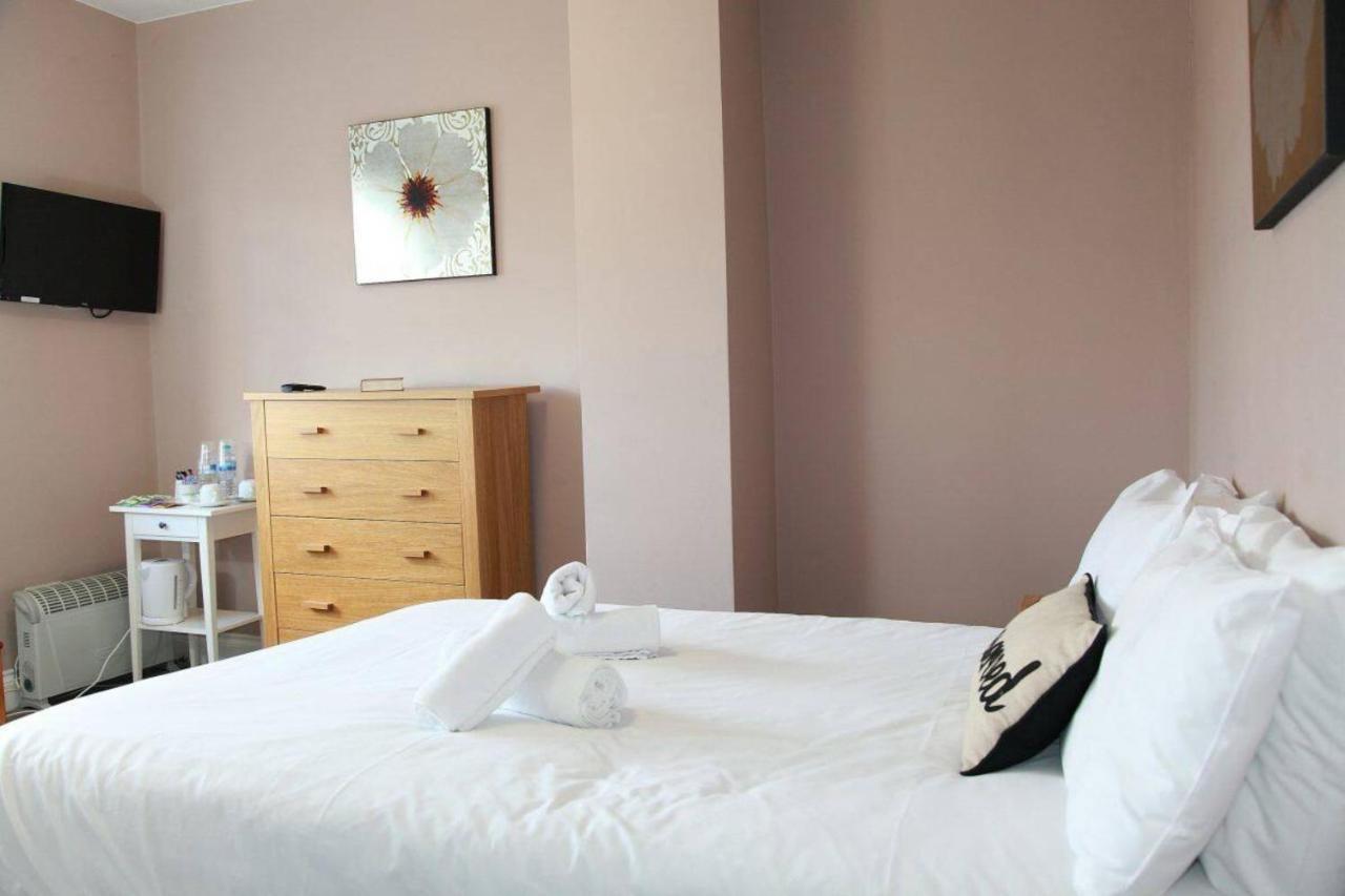Hampton Court Hotel East Molesey Eksteriør billede