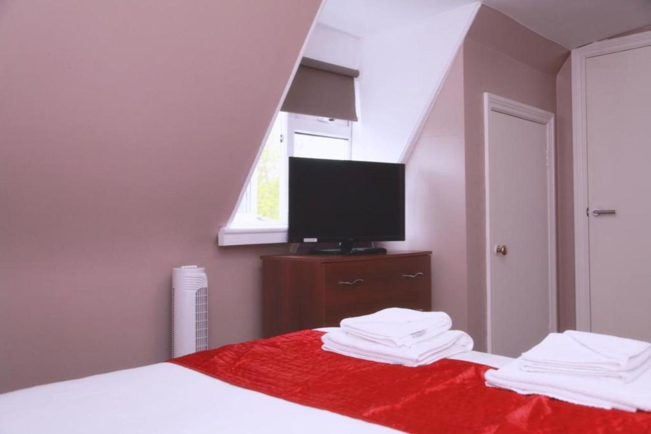 Hampton Court Hotel East Molesey Eksteriør billede