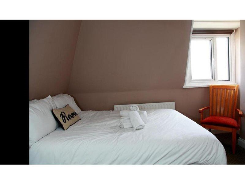 Hampton Court Hotel East Molesey Eksteriør billede